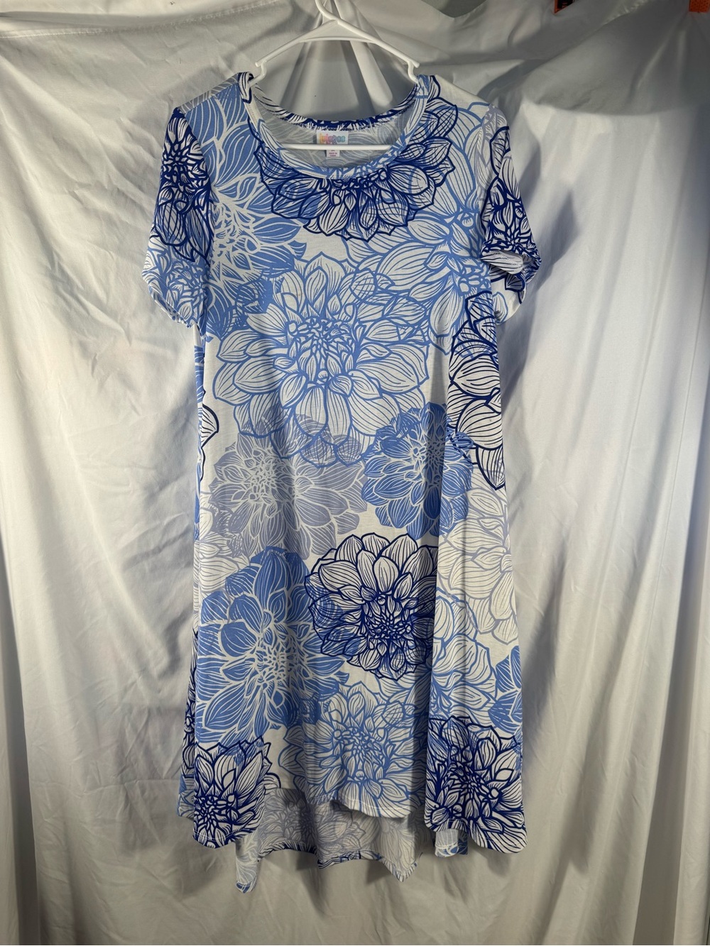LuLaRoe Carly M Dress Blue White Floral Dahlia High Low Casual Short Sleeve